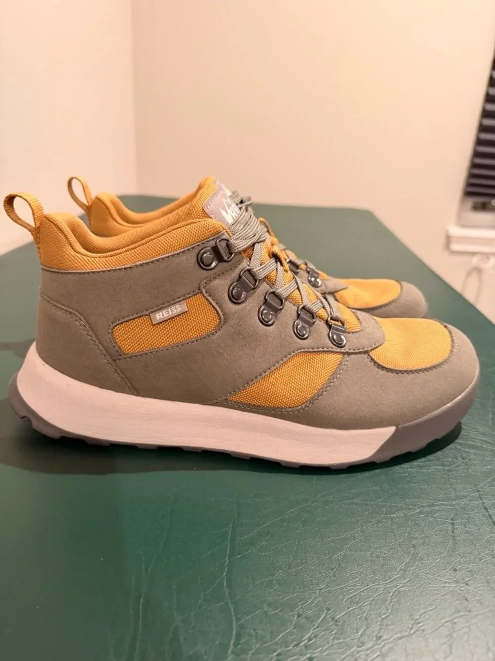 REI Co-op Trailmade Waterproof Hiking / Trekking Shoes Men’s 9.5 Gray Ochre